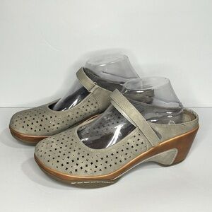 Rialto Vinto Vienna Taupe Stars‎ Perforated Faux Suede Closed Mule Clogs Size 10